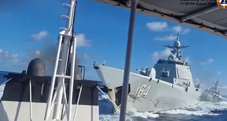 Militer Tiongkok Usir Kapal Perusak AS di Beting Scarborough Laut China Selatan